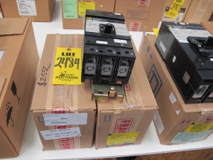LOT (2) BREAKERS, CIRCUIT TYPE, 150 AMP RATING, 480 VOLT RATING, 3 POLE, THERMAL MAGNETIC KIND. DO NOT SUBSTITUTE, PART # KCF341501021 (W-44) LOADING & HANDLING FEE $5-